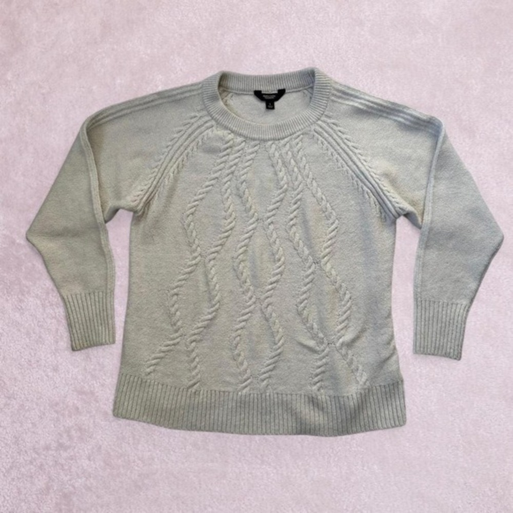 Simply‎ Vera Wang Grey cable knit sweater with long sleeves and crew neck